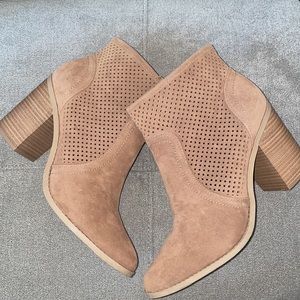 Universal Thread Women Boots size 9.5